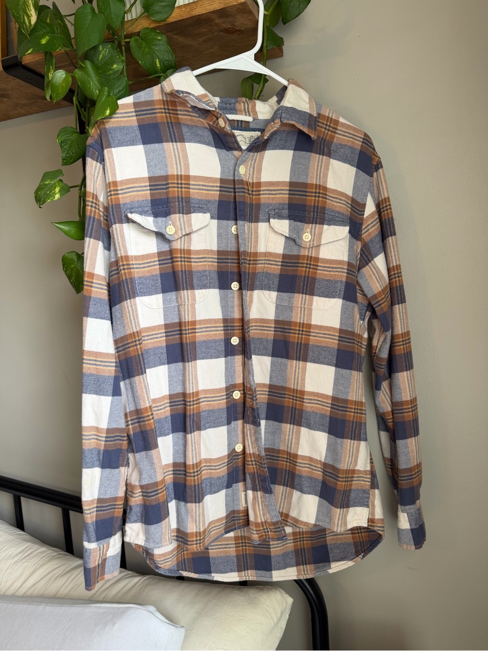 American Eagle Outfitters Women's Plaid Button-Down Shirt in Blue, Brown & White